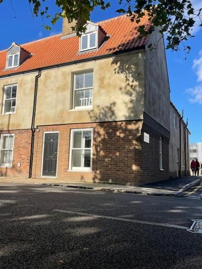Willow House by Shortstays4U 2bedroom Townhouse with free parking in town centre!