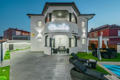Complex Villa White