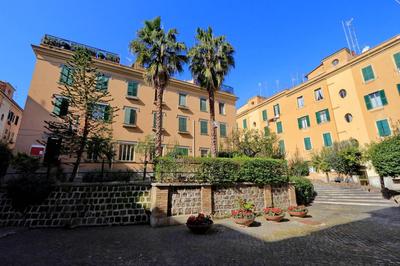 YCH-Delizioso appartamento con giardino vicino al Vaticano