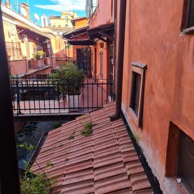 Julia nel cuore di Trastevere