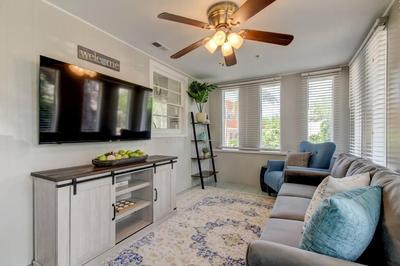 Light & Bright! Quaint Downtown Dunedin Bungalow!