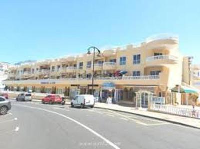 La Mar 2 bed 2 bath in sought after position FREE WIFI