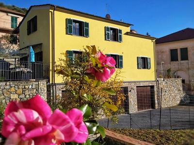 ULIVI - Comodità e tranquillità con Patio e Parcheggio