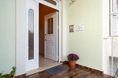 Eagle's Nest - 'Bella' studio flat