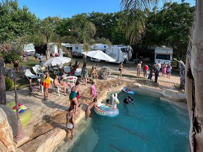 Camping Flintstones Park