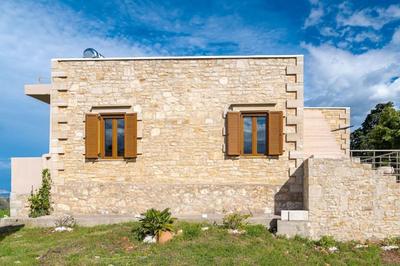 Stone villa Halepa panoramic view, private pool,big garden & quiet