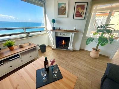 GATU Casa Muse junto a la playa, vista al mar, aire acc, terraza, wifi y chimenea " Preferente mayores de 21 años y familias "