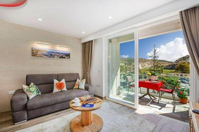 40sec walk to Xlendi Beach - Fully Air Con & Heated Brand New Central Apartment