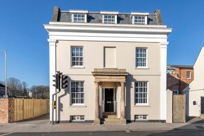 Elliot Oliver - Laverham House - Stunning 6 Bedroom Regency House With Parking
