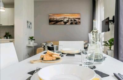 GuestHost - Mestre Kasanova Apartment