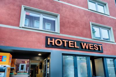 Hotel West