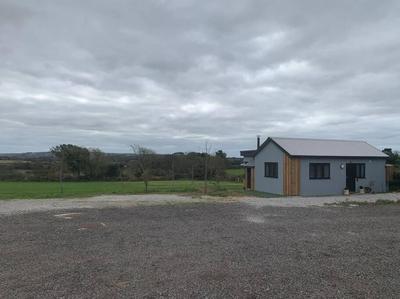 New! Lodge with hot tub, wood burner and fab views