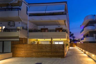 Elia & Anthos Deluxe Suites