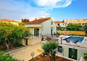 Home Maria - pool & parking