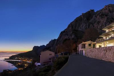 Villa Luxury Dream, Indoor Heated Pool, 7 persons, Sea Views, Omiš