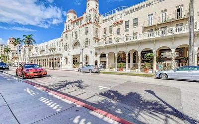 Renovated studio in the heart of Palm Beach - free parking, security box