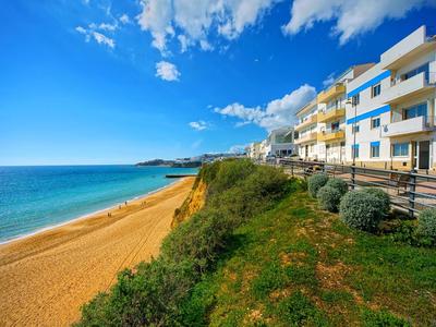 Inn The Beach Apartments by Seareen