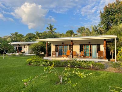 Salvatierra Beachfront Hotel