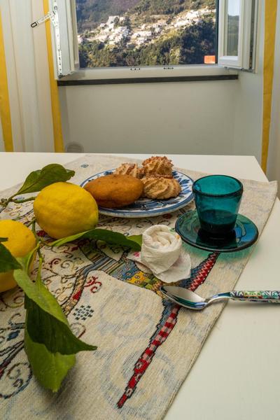 Amalfi Coast Ncopp' a' Scalinatella