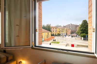 Large studio flat with private car park