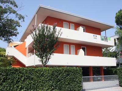 Renewed three-room apartment close to the beach