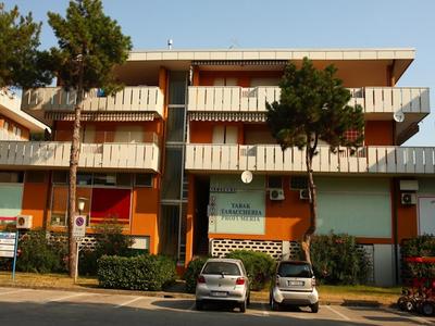 Family apartment steps from Pluto Beach
