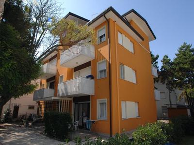Spacious family apartment for 8 guests