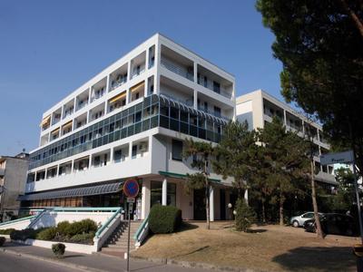 Nice apartment with terrace next to the sea