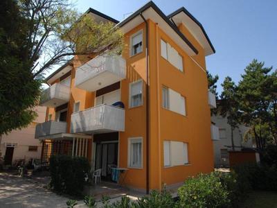 Flat with luminous terrace close to the sea