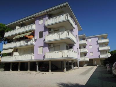 Colorful modern flat next to the beach
