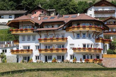 EGGER Apartments & Suites