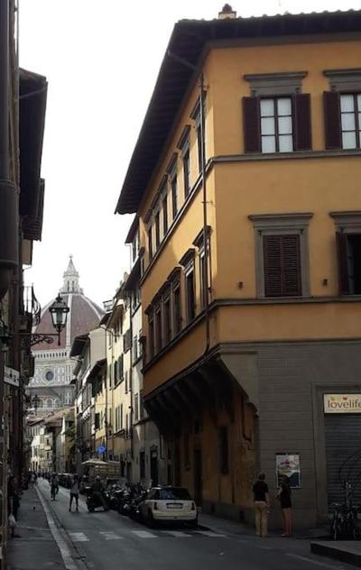 BORGO PINTI HOUSE