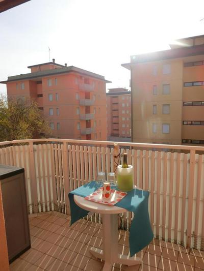 Comfy one-bedroom apartment with balcony and lift
