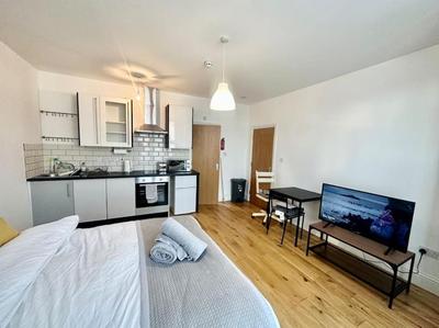 SE4, Self contained studio flat.
