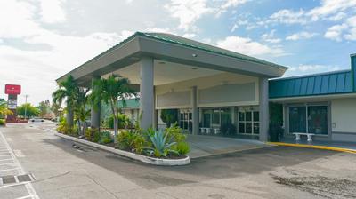 Waterfront Room, Heated Pool, Tiki Bar & Grill