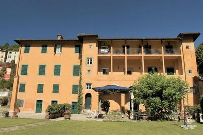 Park Hotel Regina - with air-condition and outdoor heated pool
