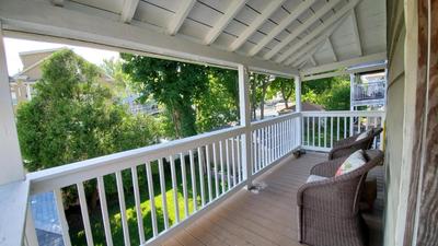 Near Train Station Gorgeous 3-Bedroom Apartment with Patios