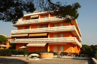 Nice three-bedroom flat with balcony in Bibione