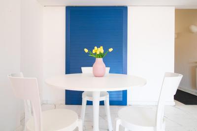 BLUE DOOR Apartment