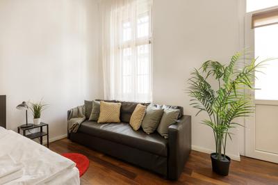 Red Dot Two - new unit in the heart of Party Town