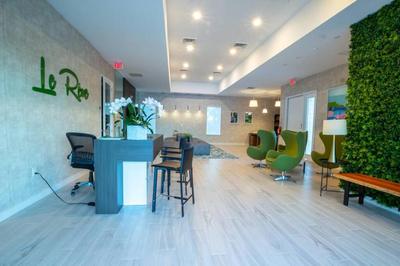 Modern 4 Bedrooms Vacation Home with Splash Pool at Le Reve Resort (4435)
