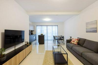 Beautiful Modern Central 2BR Apt