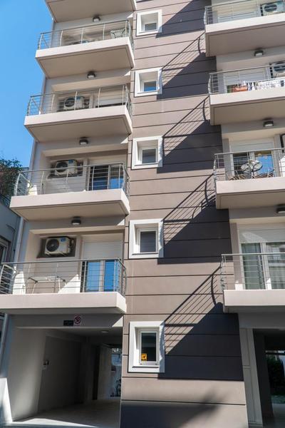 Kate's Luxury Apartment with Private Parking