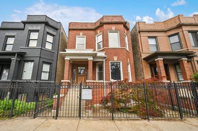 2 Bed Apt w/ Office, Free Parking, Near Wrigley