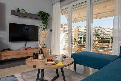 "Orpheus' Apartment" view and parking near the center