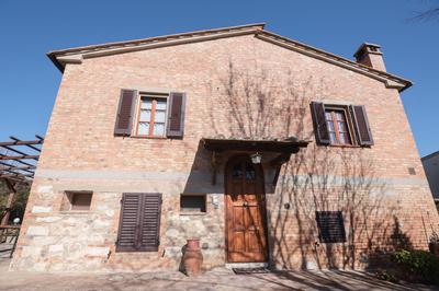 GuestHost - Lovely Cottage with Parking & Garden