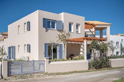 Calmaliving Seaside apartments with pool
