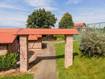 VAL HILLS Rural Holiday House