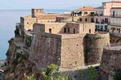 La scaletta sul mare di Pizzo [ WiFi e Disney+ ]