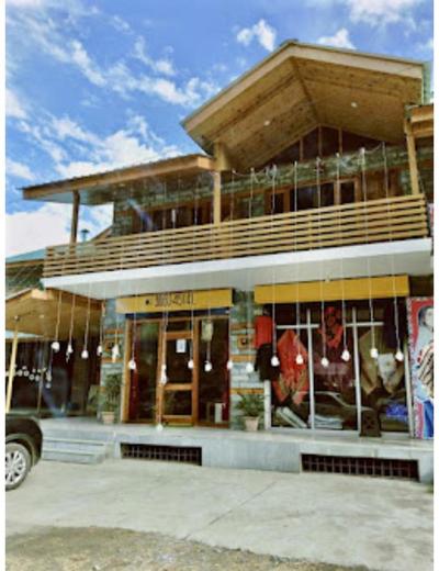 Hotel Shivalaya Inn, Raison